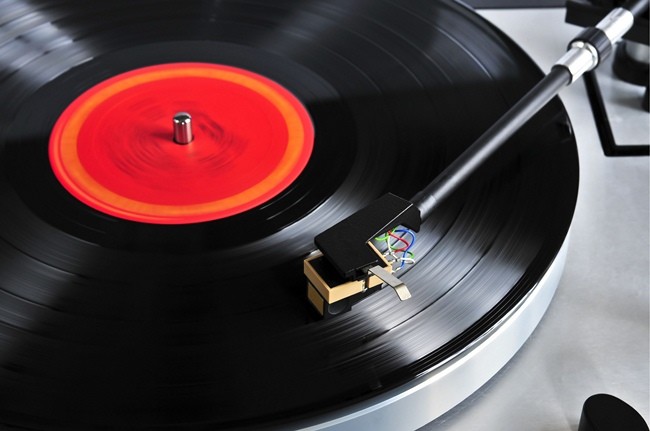 El regreso del vinilo sigue en ascenso y ahora lidera una nueva ola de experiencias musicales inmersivas